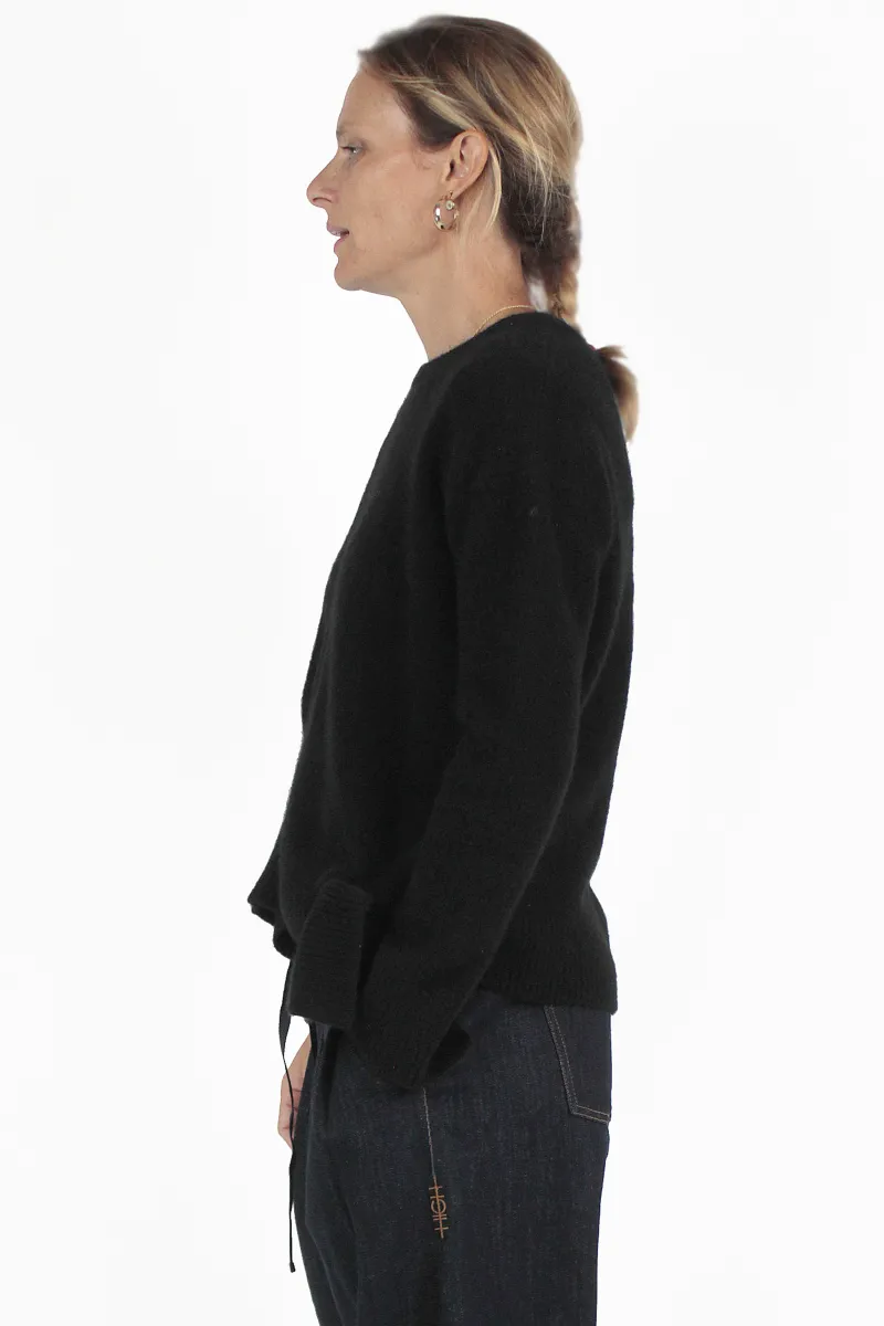 High PULLOVER Advance Cutouts Sweater